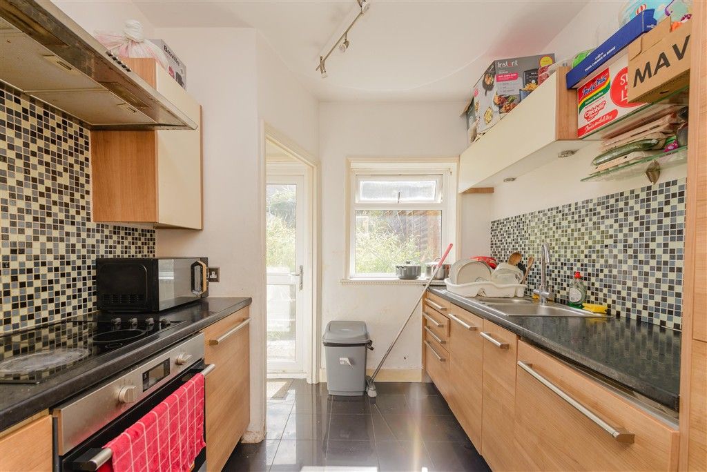 Property photo 3 of 8 Kitchen