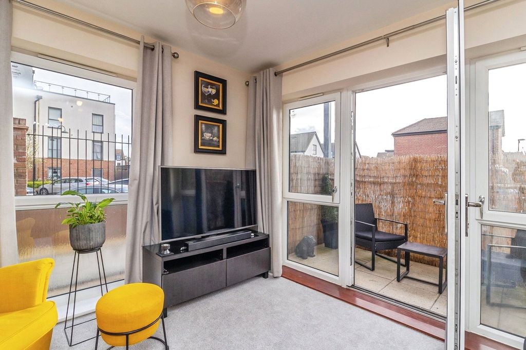 Property photo 3 of 18 Picture No. 05