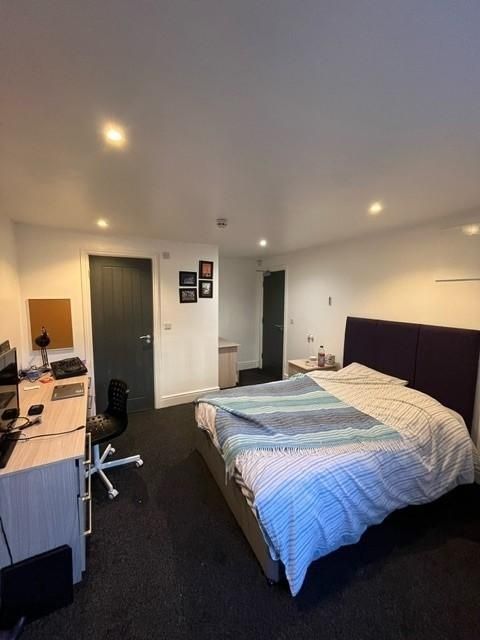 Property photo 1 of 18 Bright, Well-Presented Bedroom Featuring A Comfort...