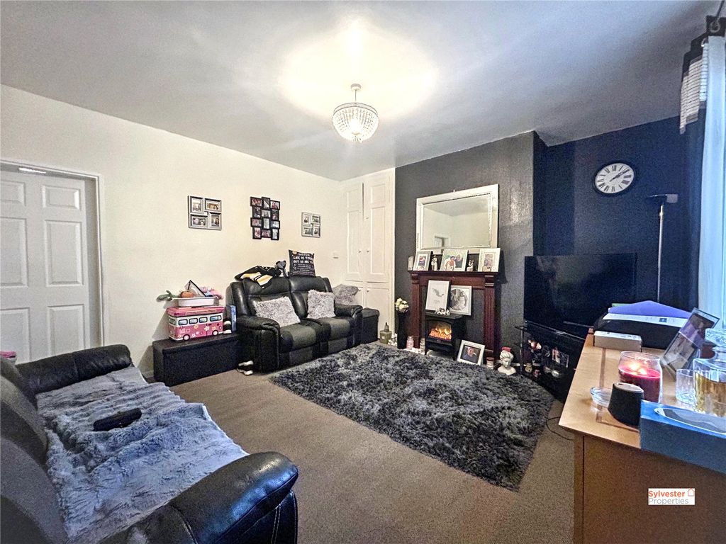 Property photo 2 of 8 Picture No. 17