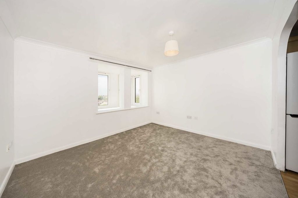 Property photo 2 of 4