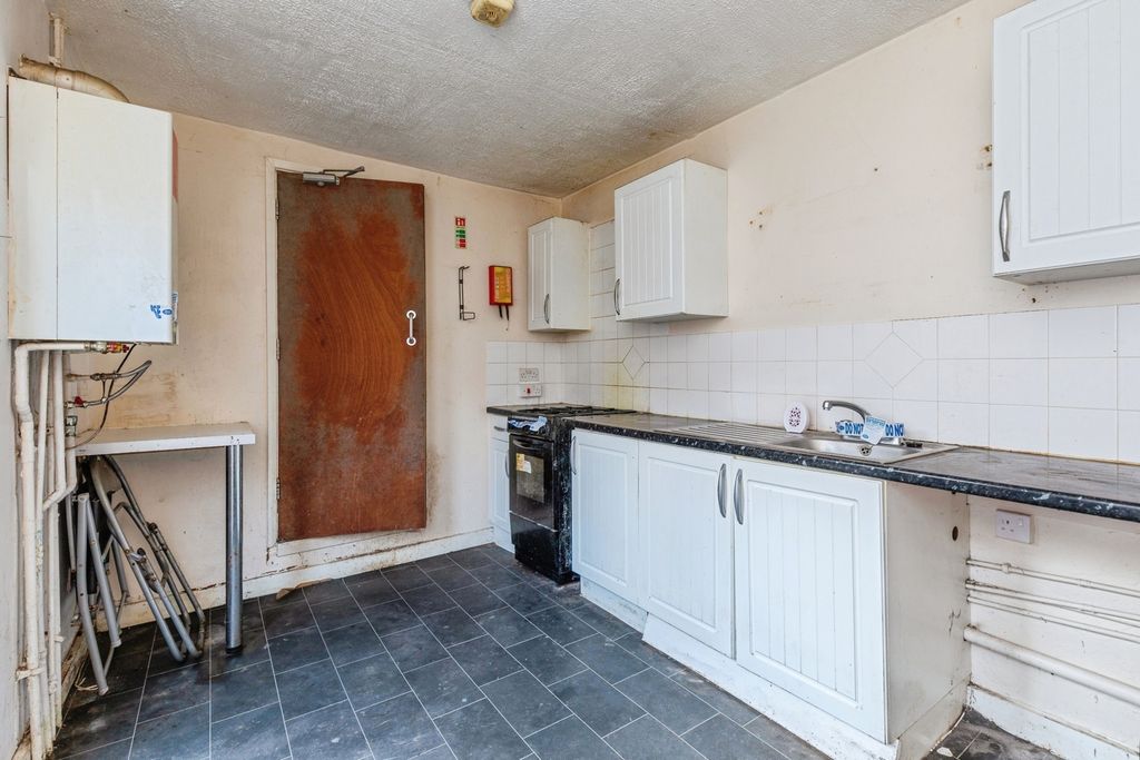 Property photo 3 of 11 Pbox-Img.Jpg