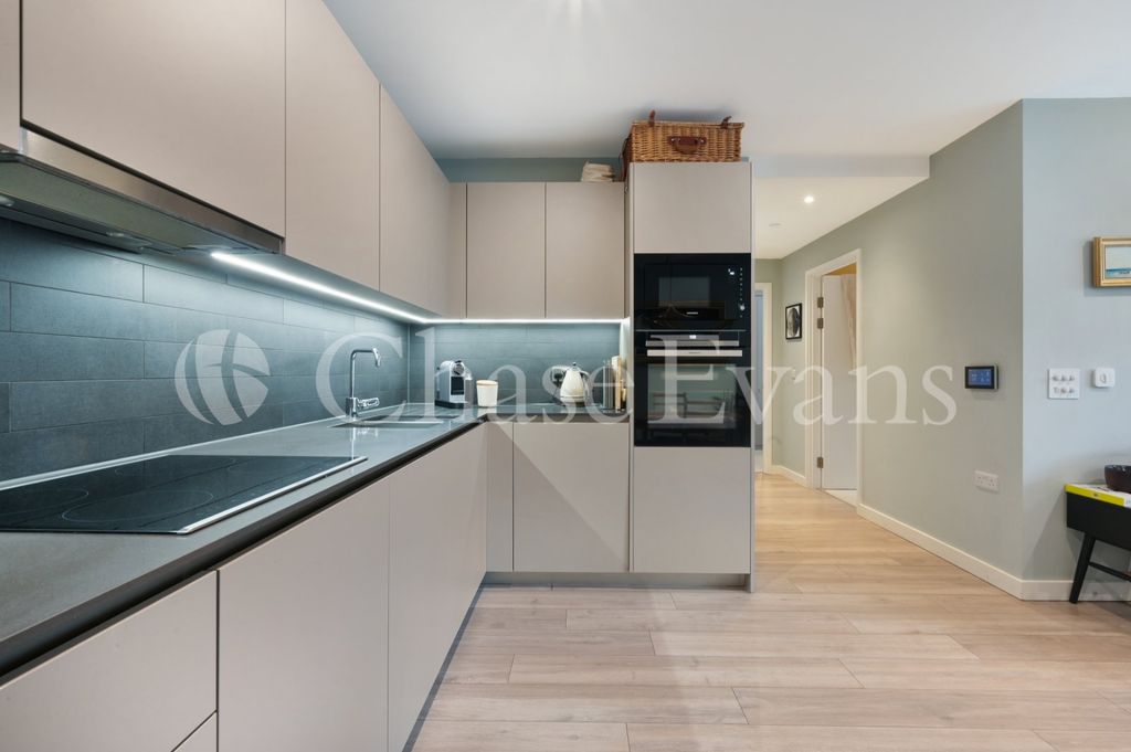 Property photo 2 of 12 Kitchen