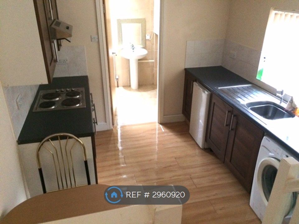 Property photo 1 of 8 Kitchen