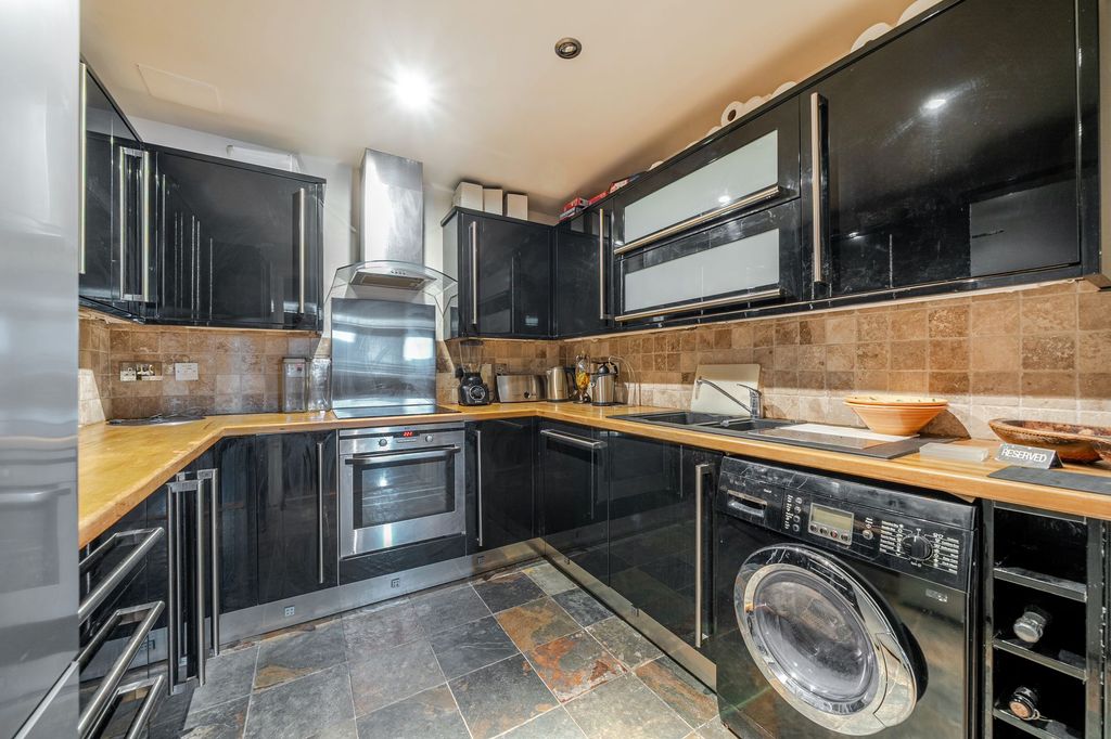 Property photo 3 of 23