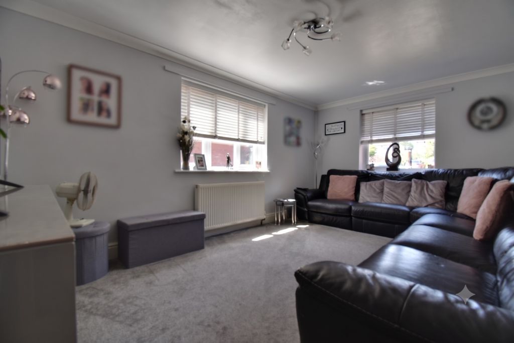 Property photo 2 of 14 Lounge