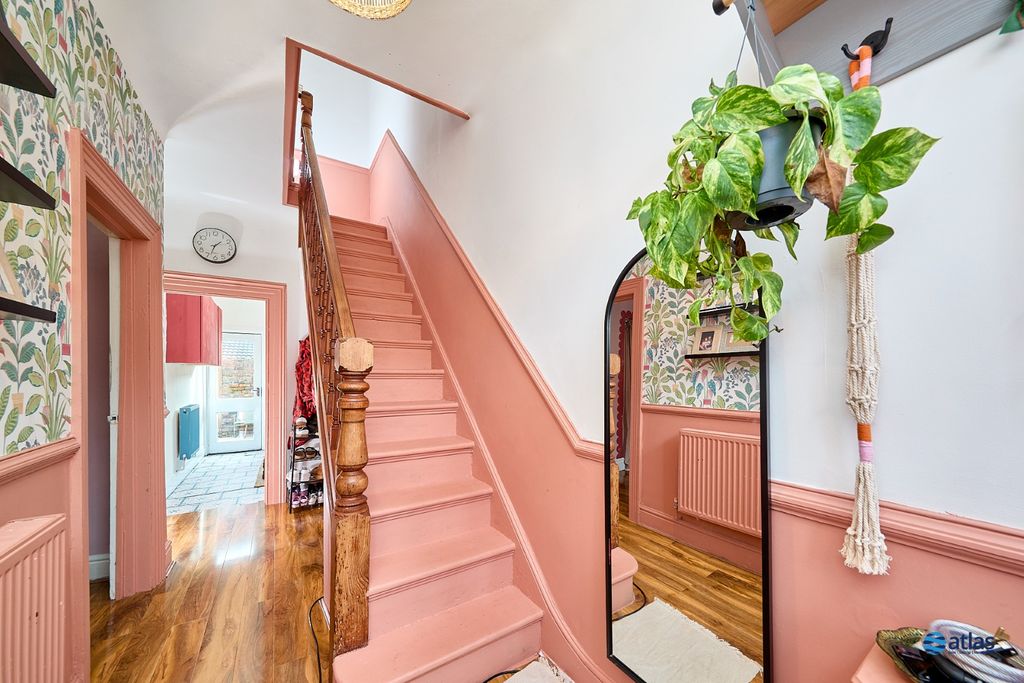 Property photo 2 of 14 Hallway