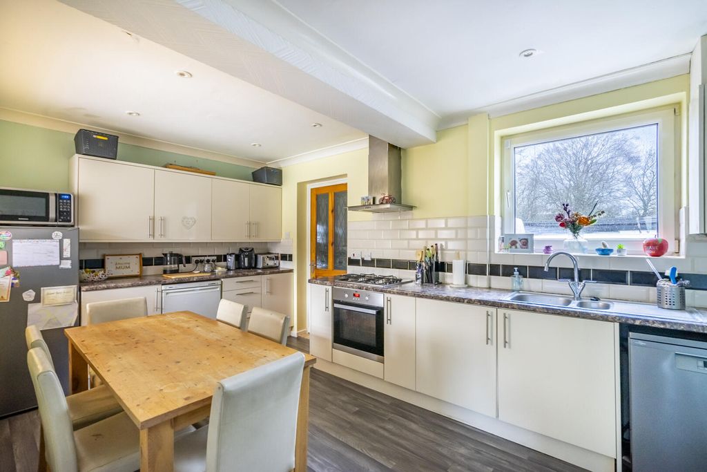 Property photo 3 of 12 Kitchen