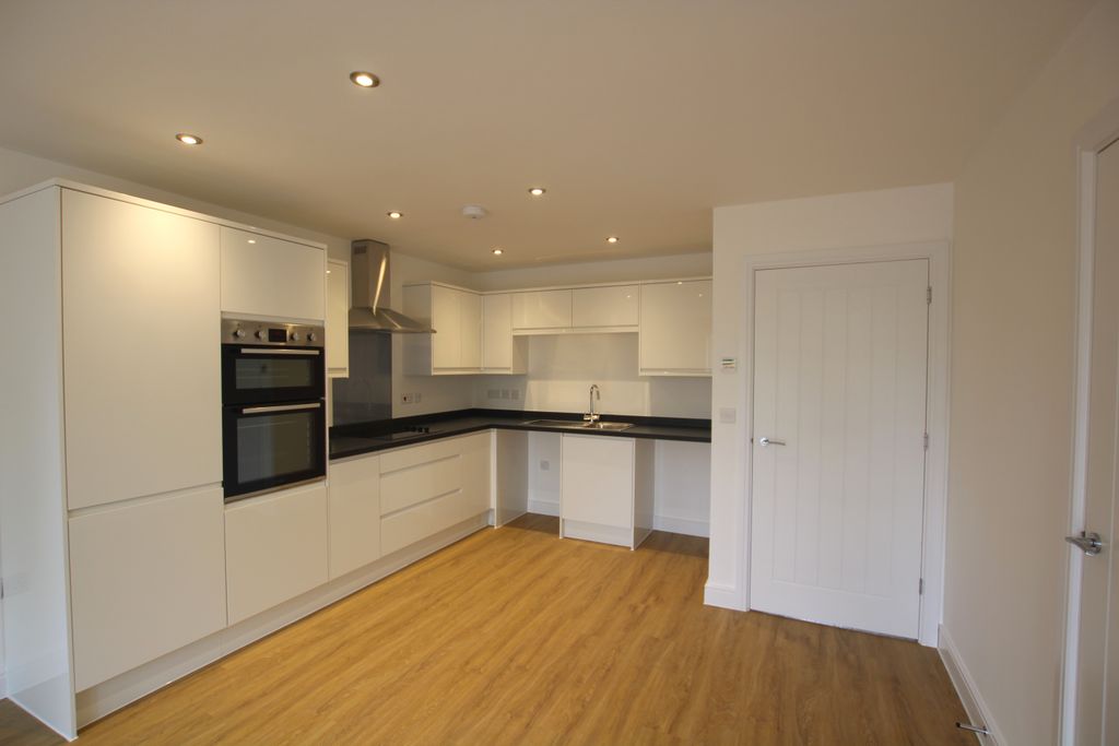 Property photo 3 of 12 Kitchen 2