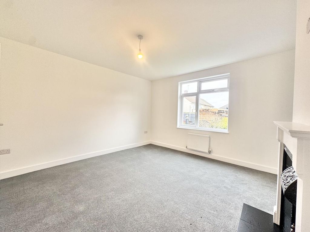 Property photo 3 of 15 Living Room