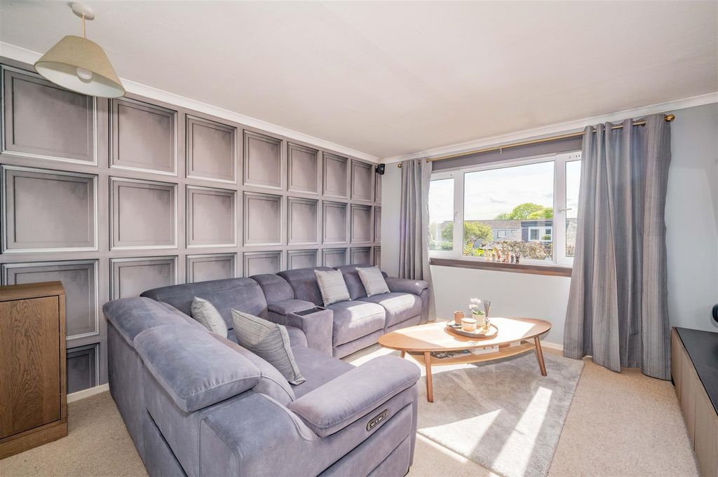 Property photo 2 of 23 156 Strathmore Street Bf-1.Jpg