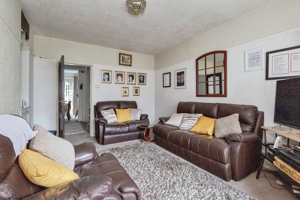 Property photo 2 of 17 Photo