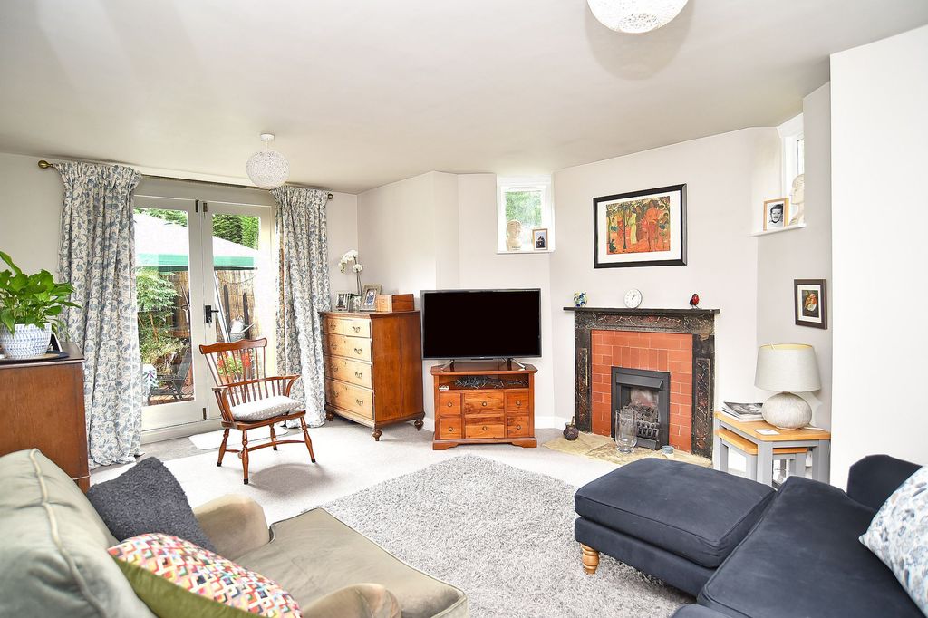 Property photo 3 of 27