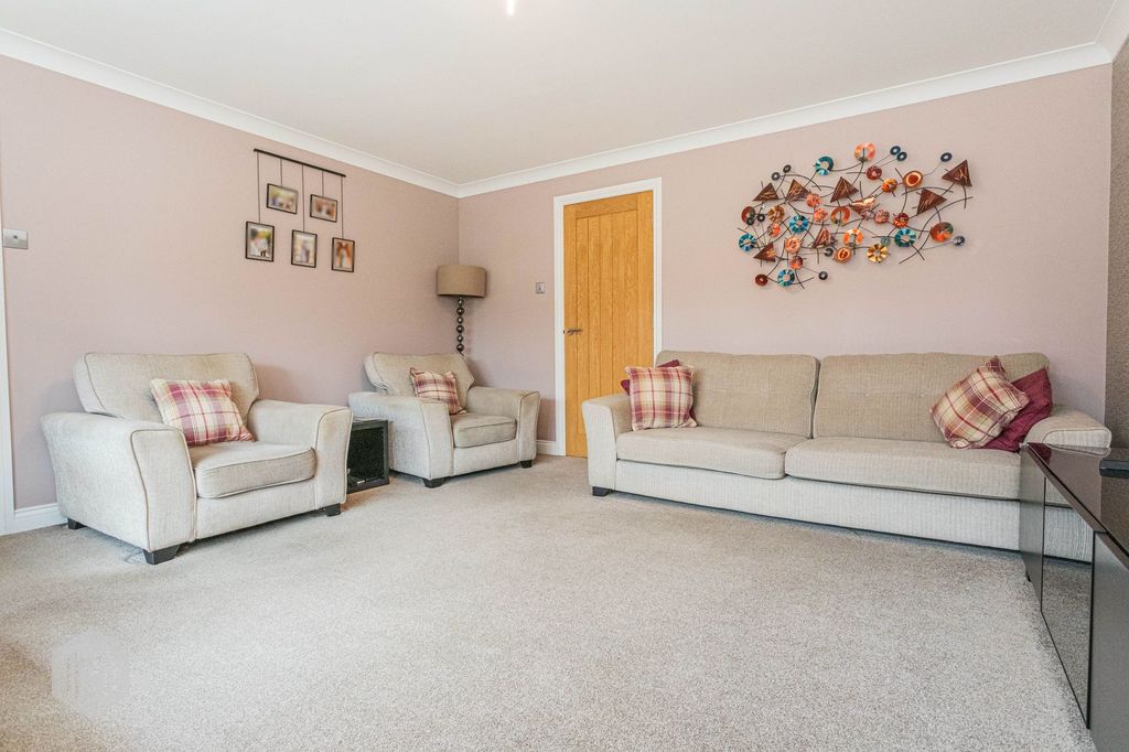Property photo 2 of 31