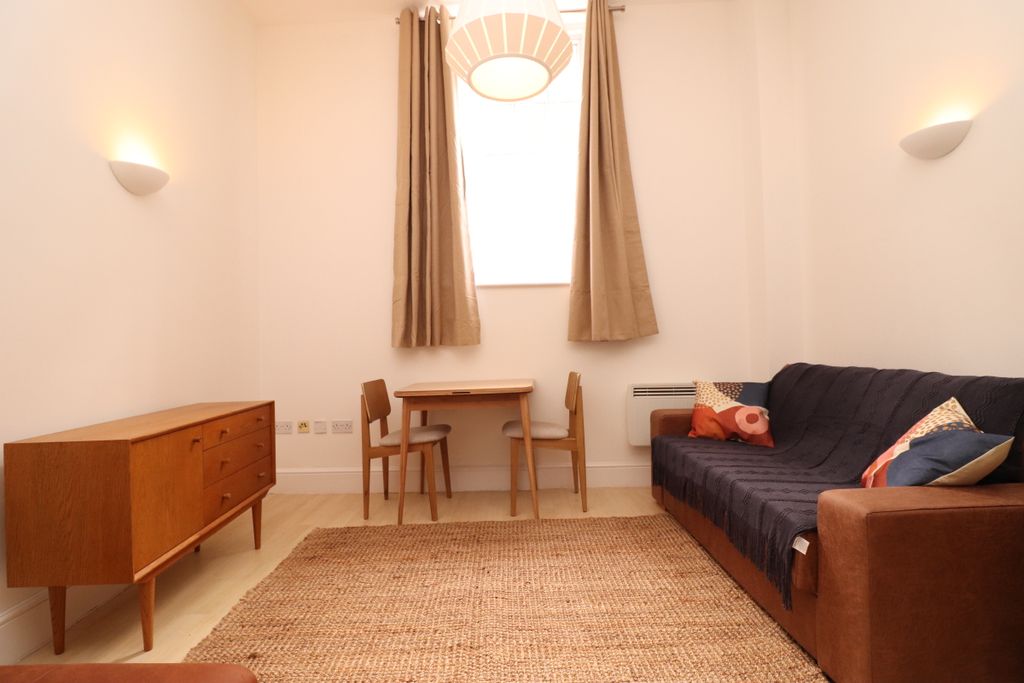 Property photo 2 of 11 Photo 02