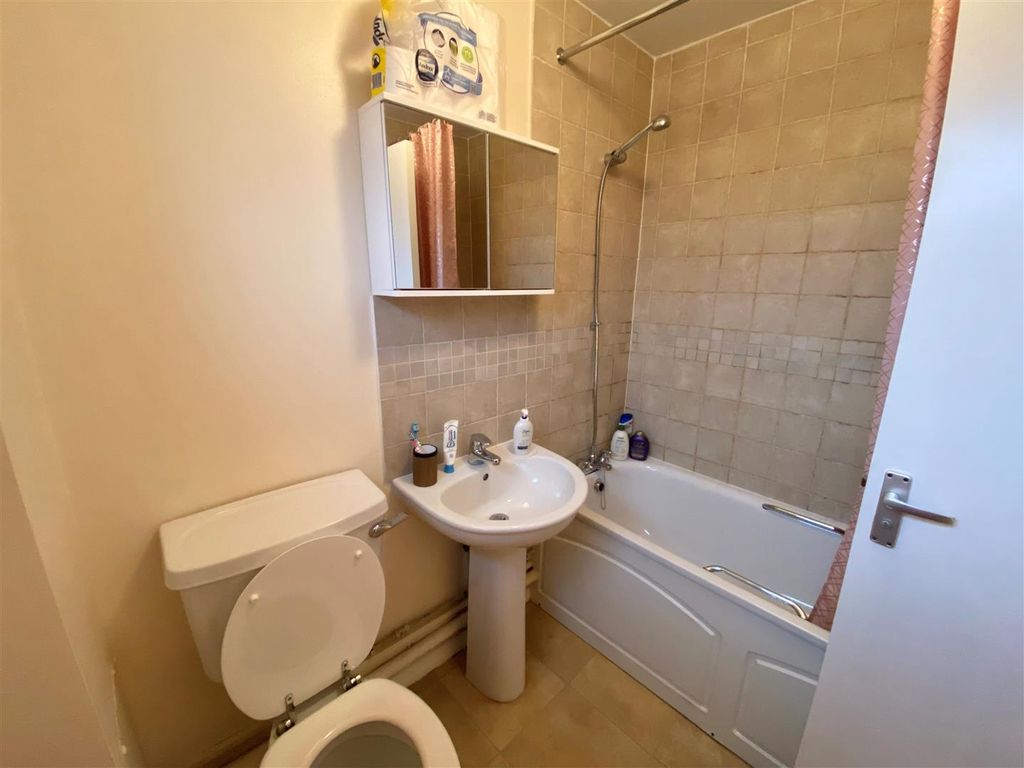 Property photo 2 of 6 Bathroom.Jpg