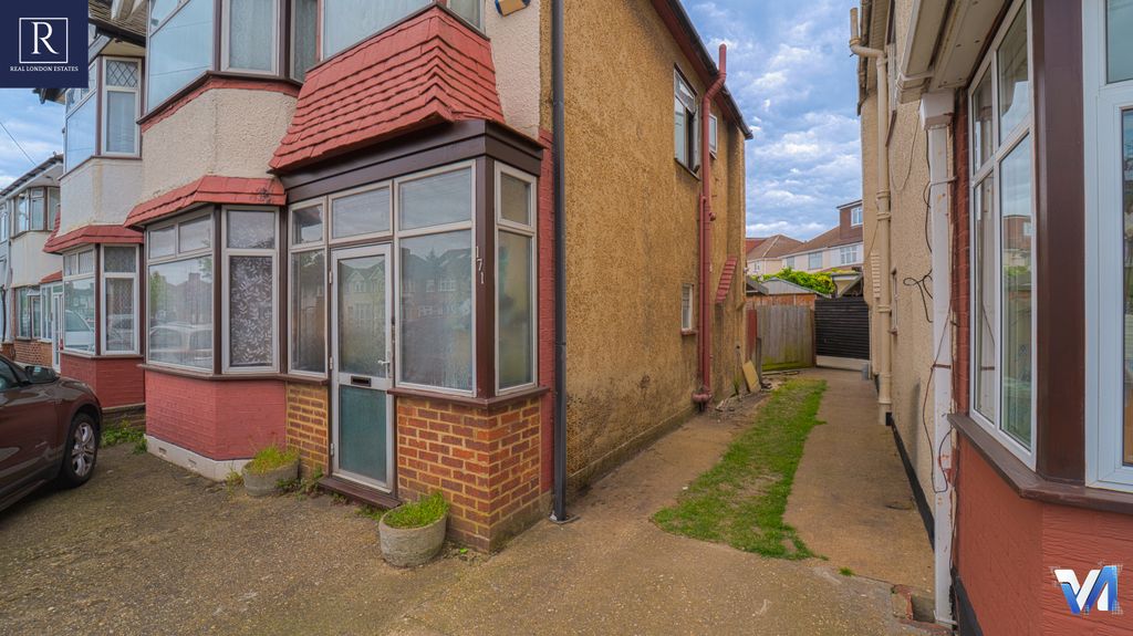 Property photo 2 of 31