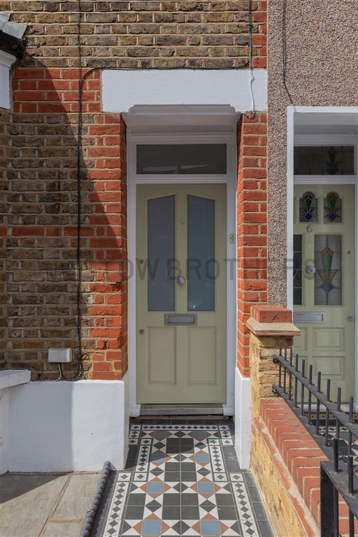 Property photo 2 of 33