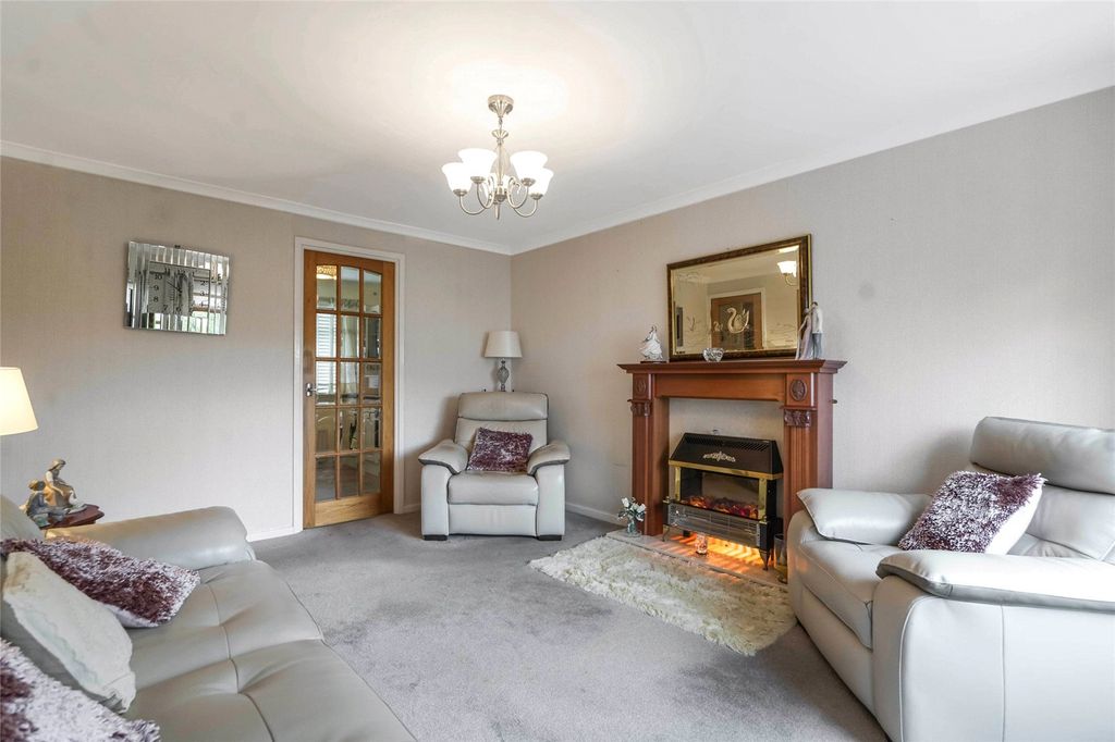 Property photo 2 of 21 Picture No. 15