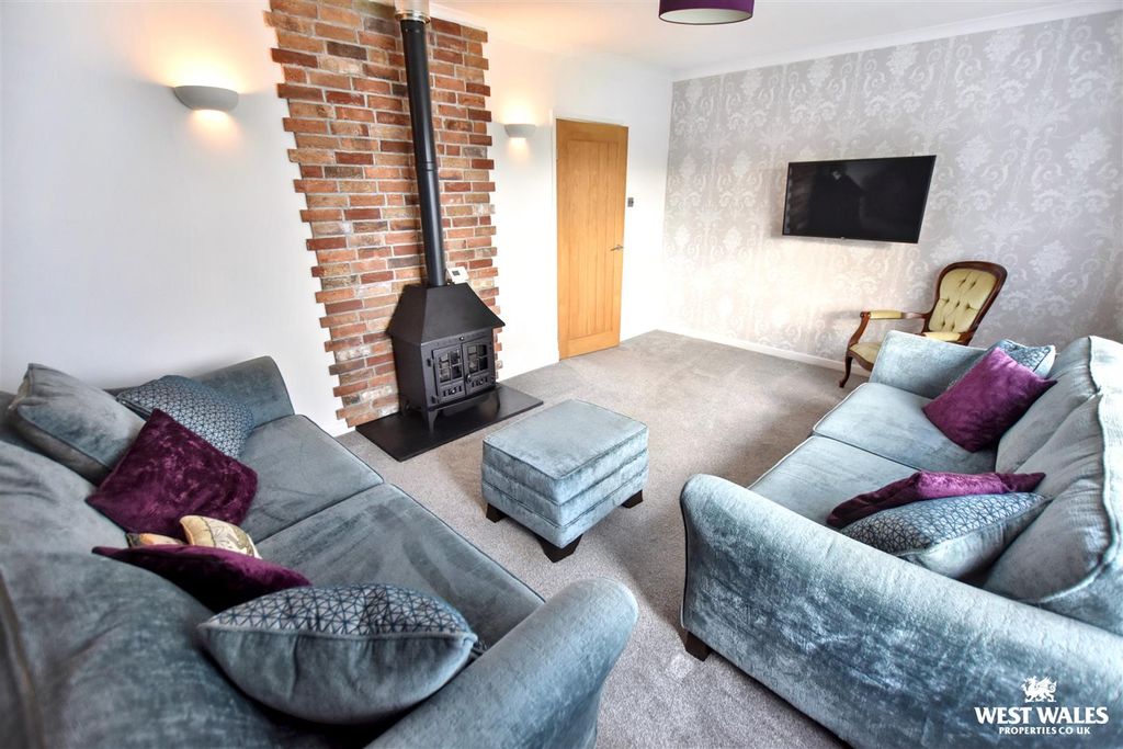 Property photo 2 of 24 24 (45).Jpg