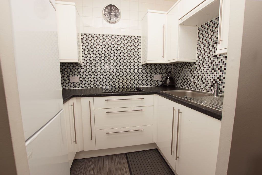 Property photo 3 of 9 Kitchen