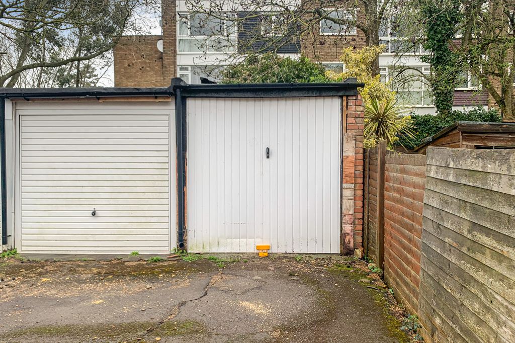 Property photo 1 of 3 Garage 8, Priory Close, Wembley, Ha0 2Se