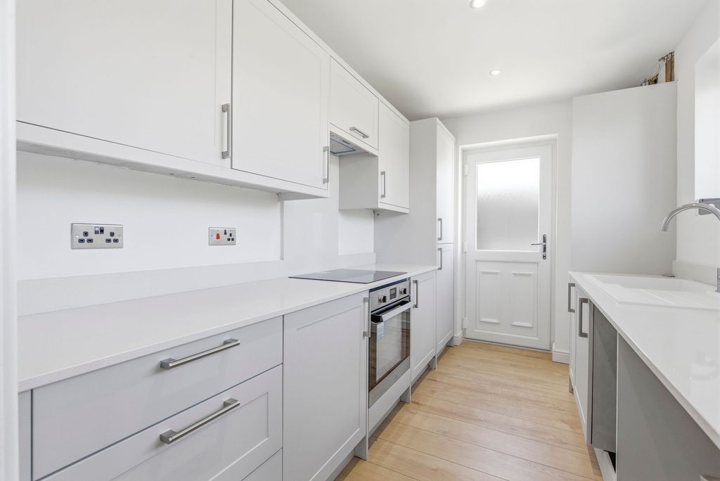 Property photo 3 of 29