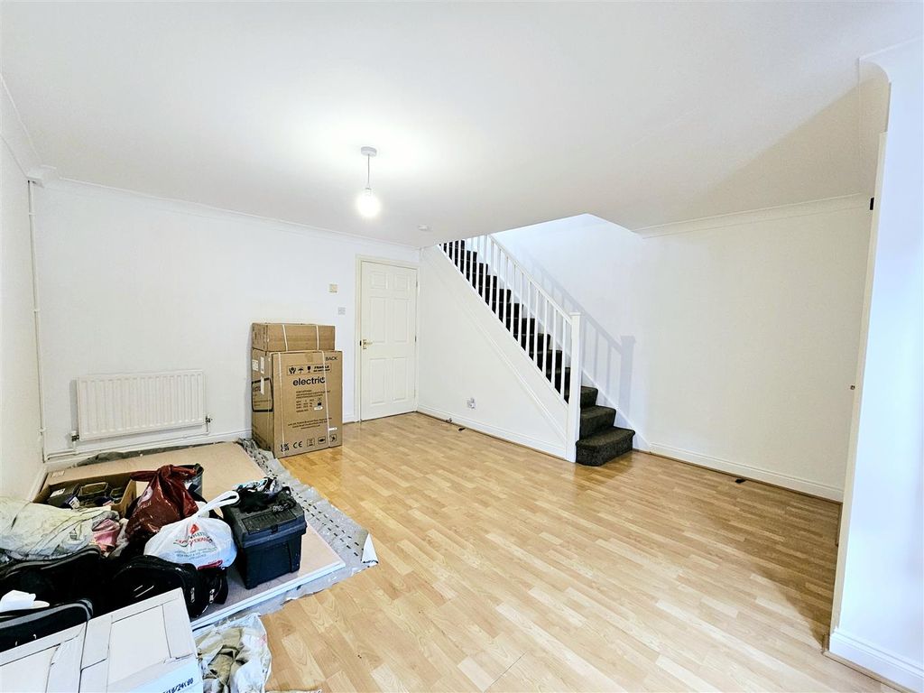 Property photo 2 of 9 Lounge