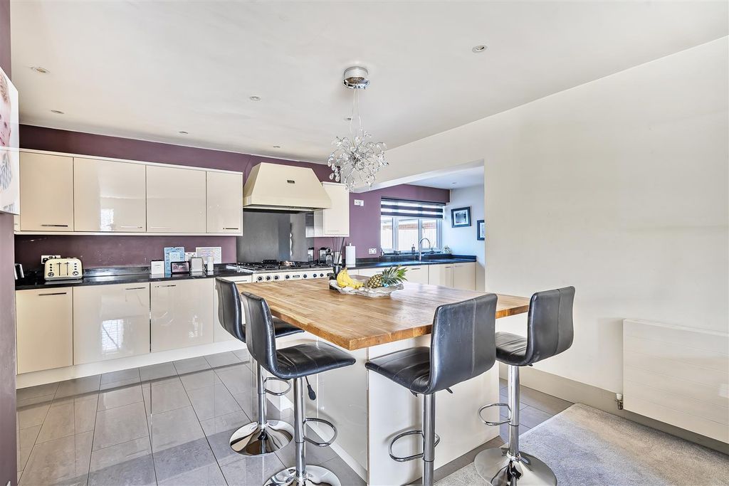 Property photo 2 of 15 Kitchen (2).Jpg