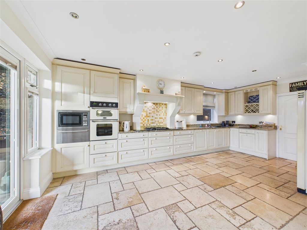 Property photo 2 of 21 Kitchen Area