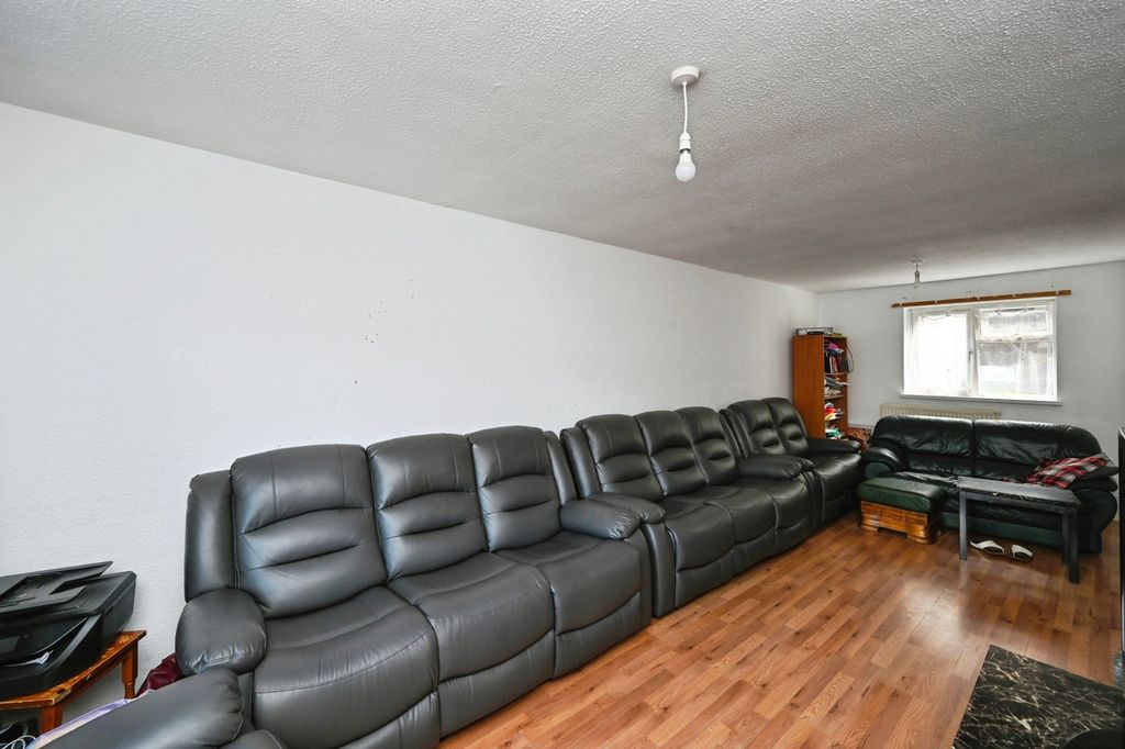 Property photo 2 of 16 Photo