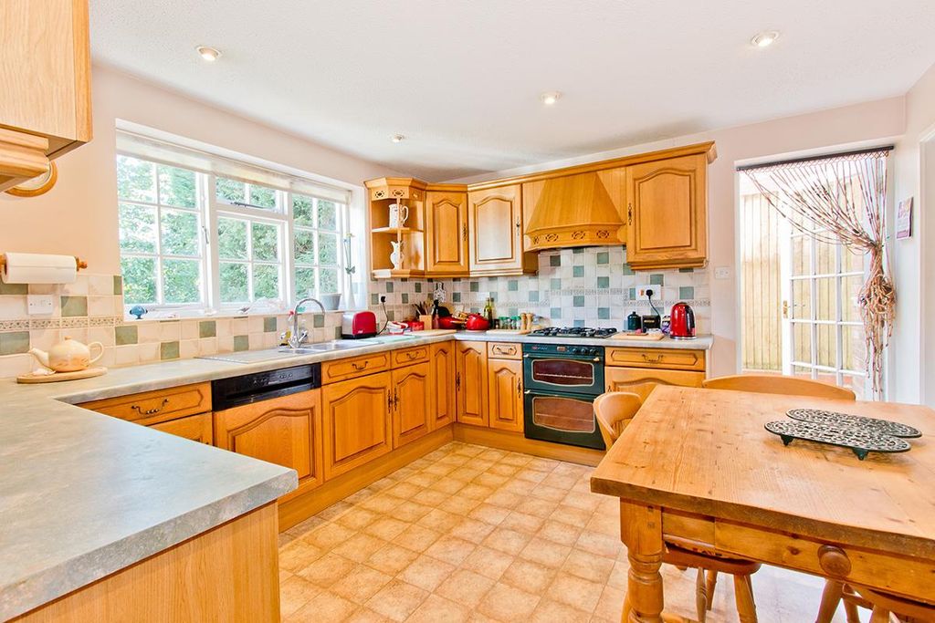 Property photo 3 of 18 Kitchen.Jpg