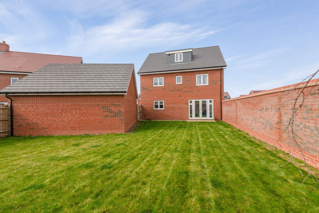 Property photo 2 of 21 Rear Garden