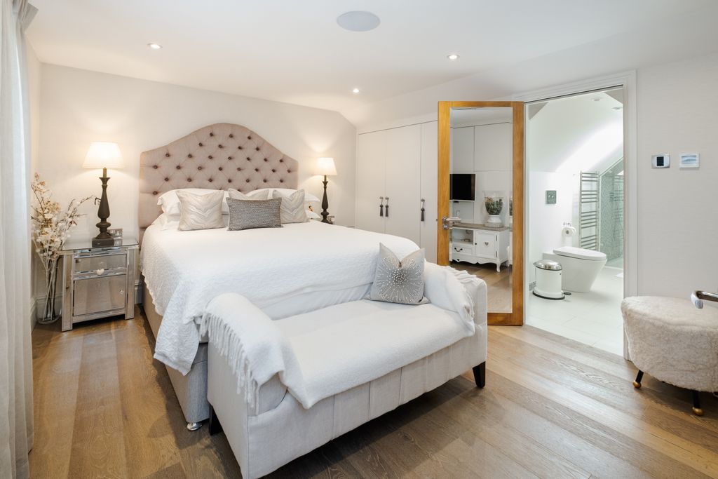 Property photo 3 of 36