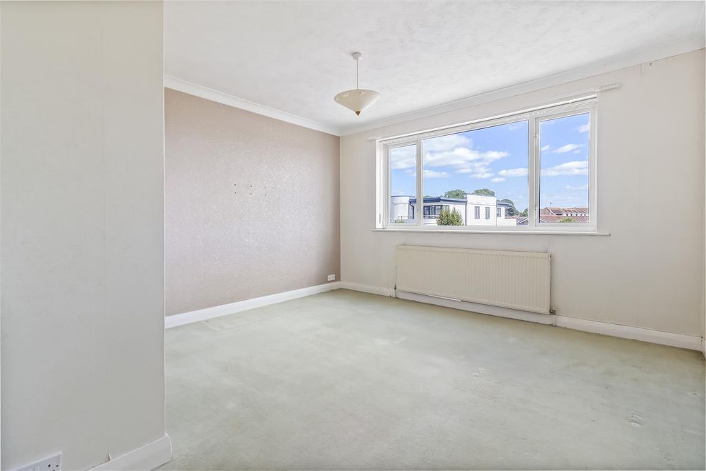 Property photo 2 of 10 2A Ocean Parade-003.Jpg