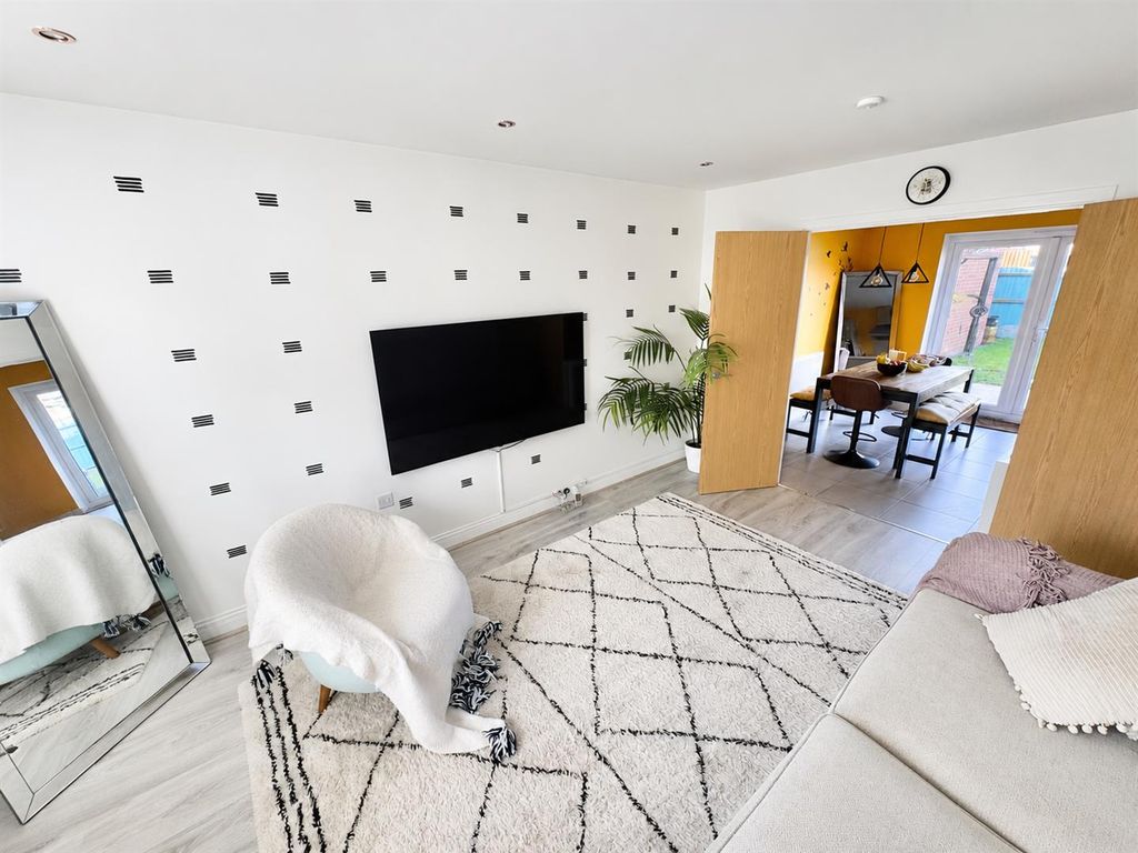 Property photo 3 of 17 0d8Bc63B-184B-42F7-A565-Dde383E7F593.Png