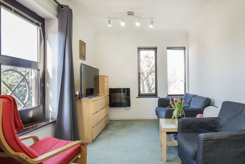 Property photo 2 of 6