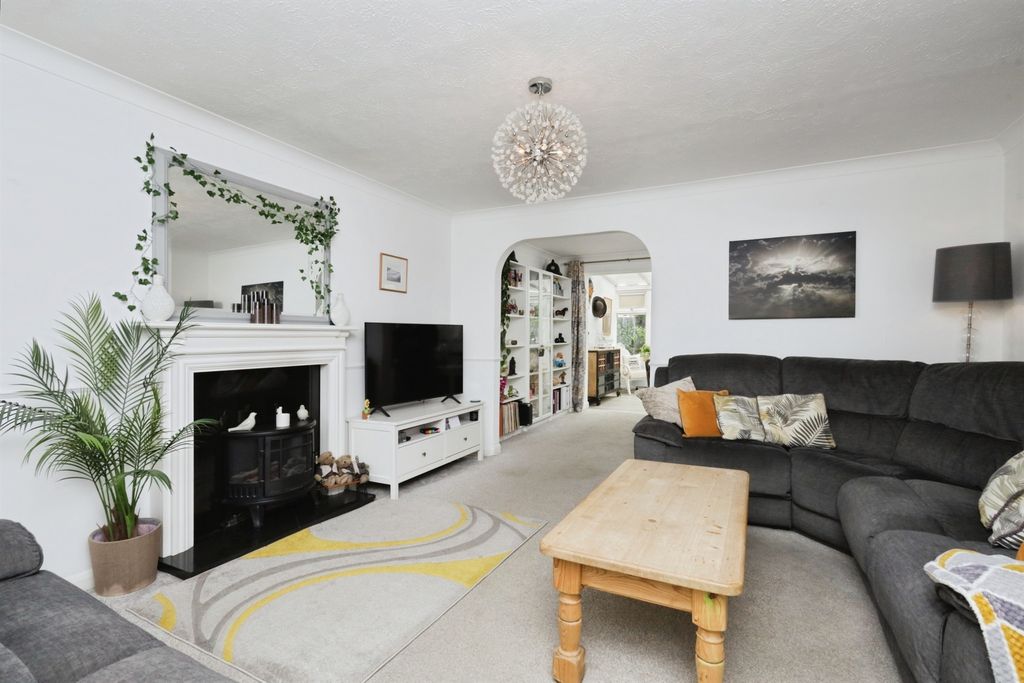 Property photo 2 of 17
