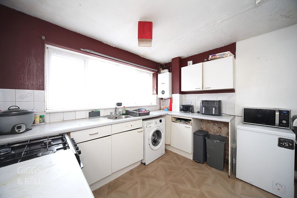 Property photo 3 of 13 5068942