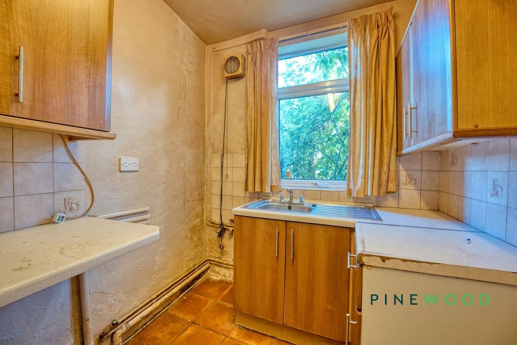 Property photo 3 of 13 Kitchen