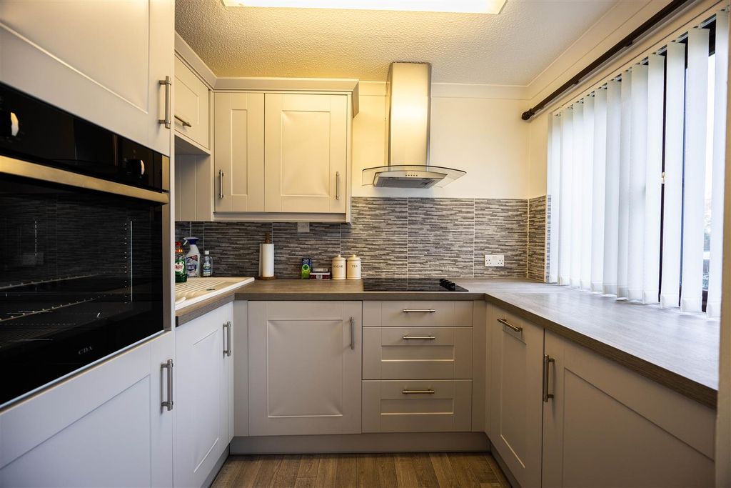 Property photo 2 of 16 Kitchen