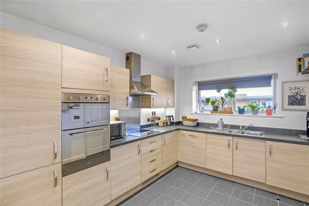 Property photo 2 of 17 Picture No. 18