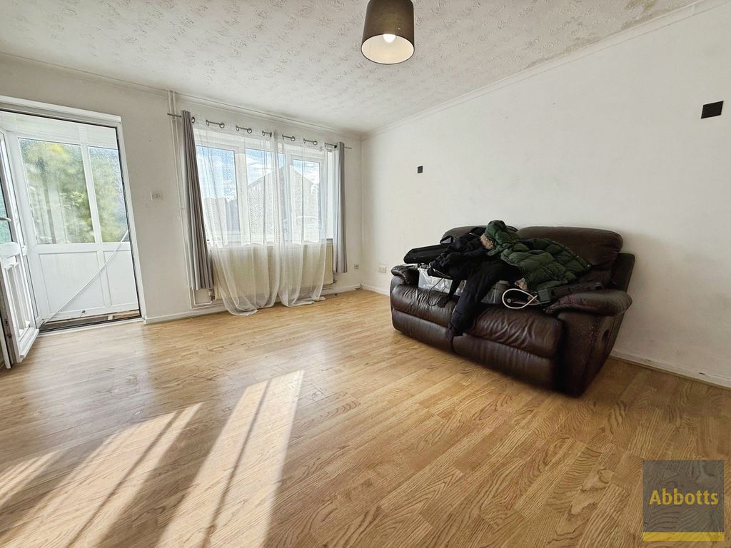 Property photo 3 of 7 Living Room