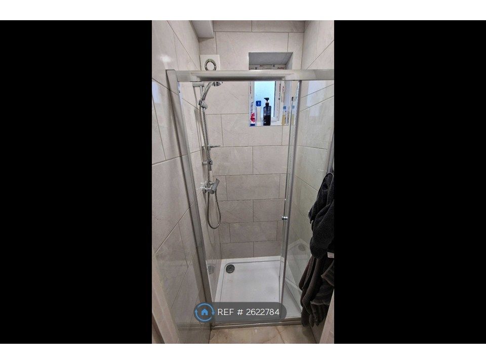 Property photo 3 of 6 Room 3 Ensuite