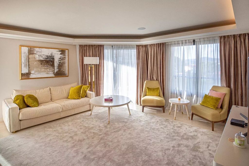 Property photo 3 of 36