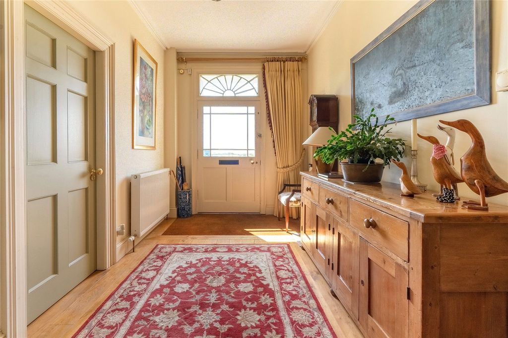 Property photo 3 of 24 Entrance Hall