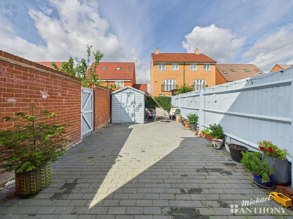 Property photo 3 of 15 Cam03852G0-Pr0420-Still011