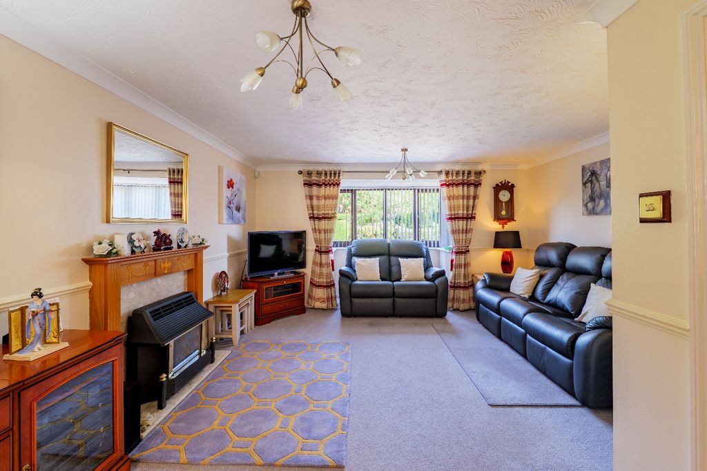 Property photo 2 of 23 5206413