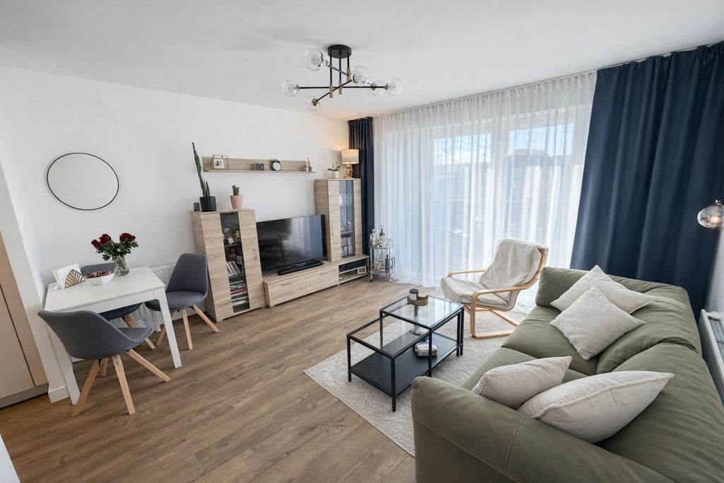 Property photo 2 of 21