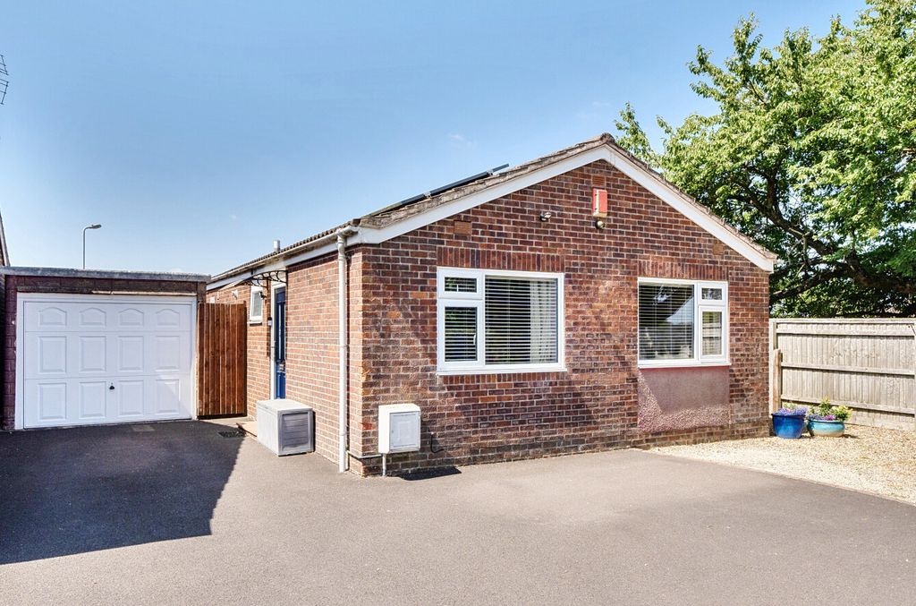 Property photo 1 of 16 1488113-1-6A56417...